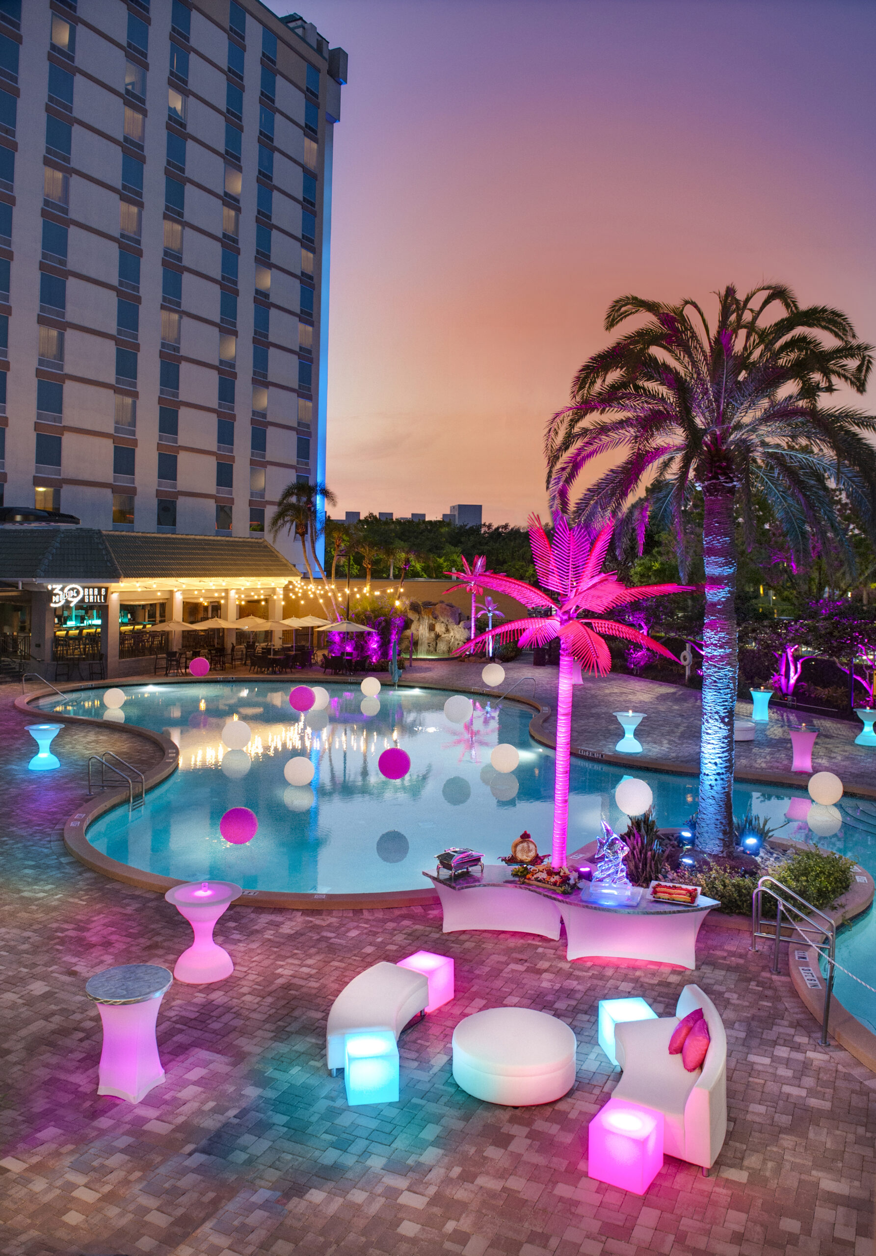 Rosen Plaza’s poolside pops with personality for special events. Image credit to Rosen Plaza® Hotel.